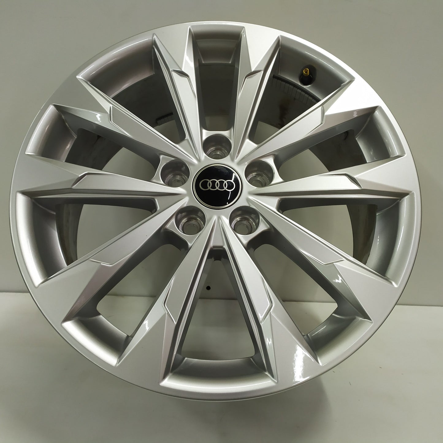 4 Cerchi in Lega Nuovi Demontati da 18 Pollici ORIGINALI per AUDI Q3 / SPORTBACK (F3 8U-8U1)