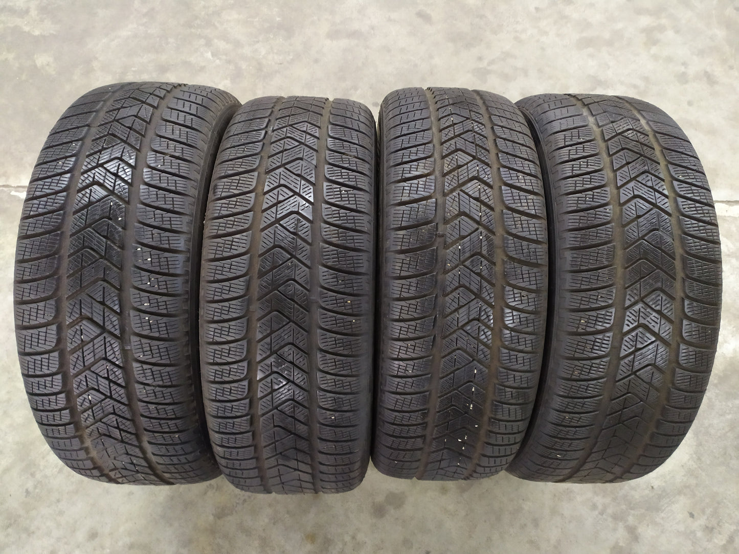 4 Pneumatici Seminuovi PIRELLI 235/60 R18 103H M+S SCORPION WINTER MO INVERNALI 2356018 DOT 2020