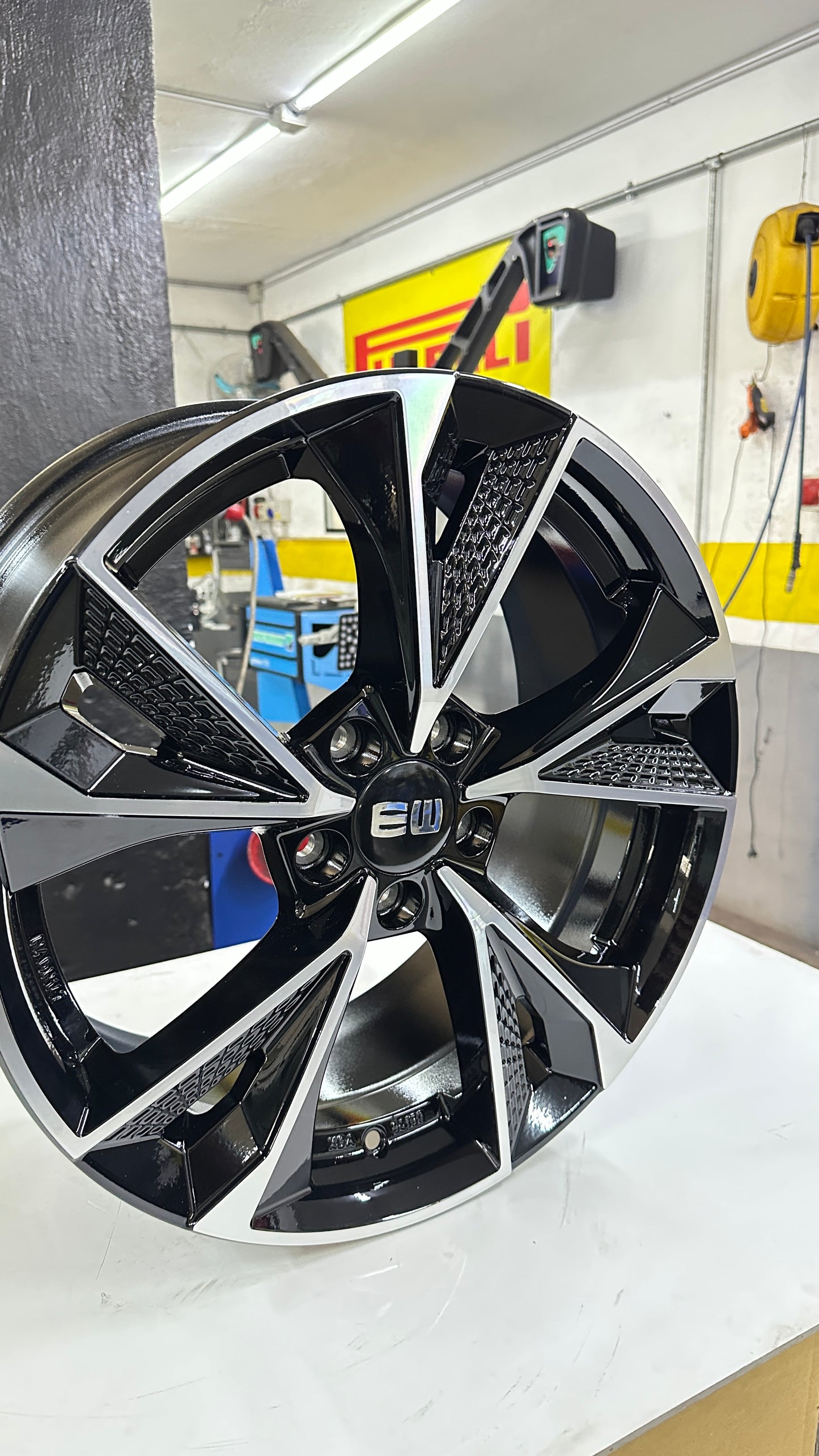 KIT4 Cerchi in Lega EW LUSTER Nuovi da 18 Pollici per CUPRA LEON (NO BREMBO) - ATEC