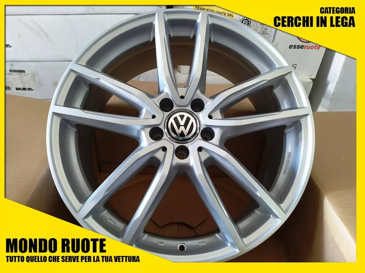 Cerchi in lega Volkswagen Touareg con design moderno e finitura argentata per una prestazione superiore